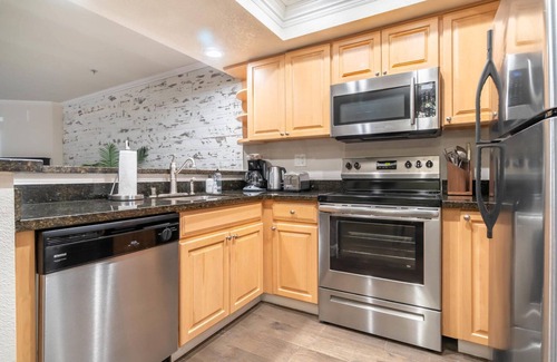 Walnut Creek Apartment | Charming Walnut Creek 1BR w/Pool & A/C, nr Shops, by Blueground