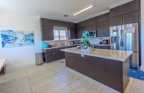 Sexton Cove Estates House | Charming water view 3-bedroom house with jacuzzi AC and WiFi in Key Largo