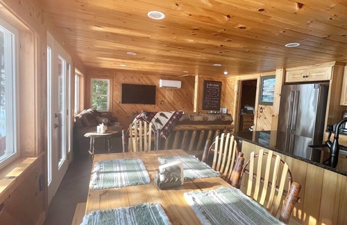Canaan Cabin | Charming Waterfront 3-bedroom Cabin with WiFi, AC in Tranquil Maine