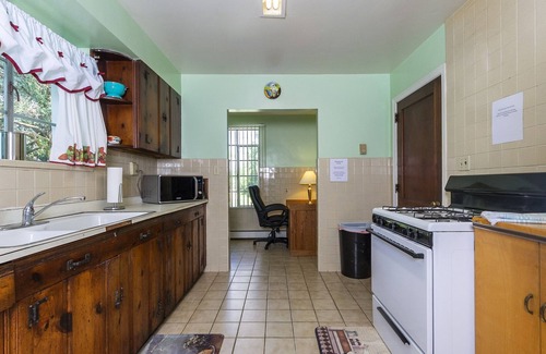 Willoughby Spit Cabin | Charming Waterfront 3 Bedroom Cabin by RedAwning