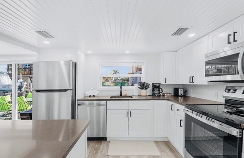 Matlacha Cottage | Charming Waterfront Cottage on peaceful Matlacha! FULL RENOVATION DECEMBER 2024