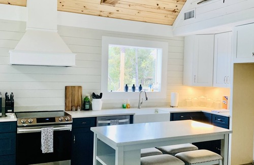 Elberta House | CHARMING WATERFRONT HOUSE, BOAT DOCK, 3 MILES TO OWA, 15 MILES TO ORANGE BEACH