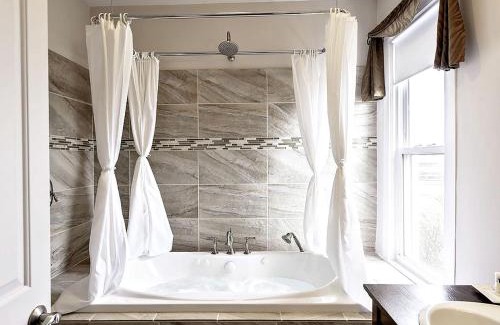 Berlin Center House | Charming Weekend Getaway Located on a Vineyard near Cleveland, Ohio