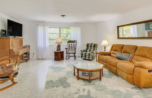 Greenacres House | Charming West Palm Beach Home w/ Private Yard!