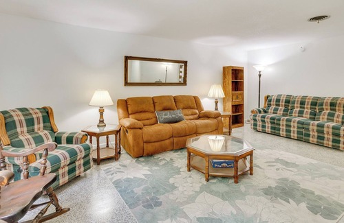 Greenacres House | Charming West Palm Beach Home w/ Private Yard!