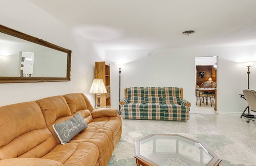 Greenacres House | Charming West Palm Beach Home w/ Private Yard!