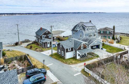 Westbrook Center House | Charming Westbrook Cottage, Steps to Private Beach