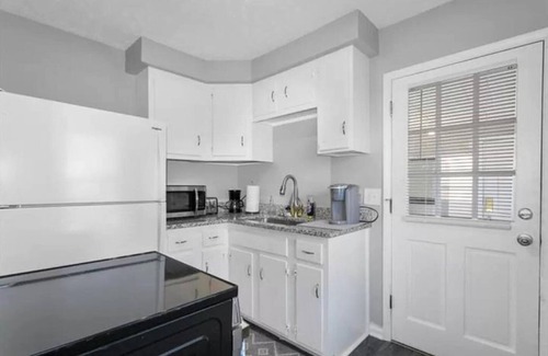 Kansas City House | Charming Westport Bungalow: Walk to Dining, Shopping & KU Med!