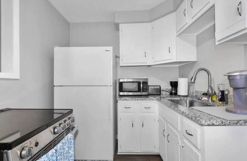 Kansas City House | Charming Westport Bungalow: Walk to Dining, Shopping & KU Med!