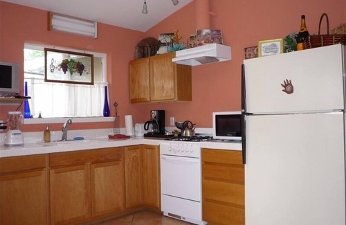 Fetters Hot Springs-Agua Caliente Cottage | Charming Wine Country Cottage