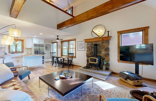 Harrison House | Charming Woodland Retreat with Stunning Mountain Views and Game Room