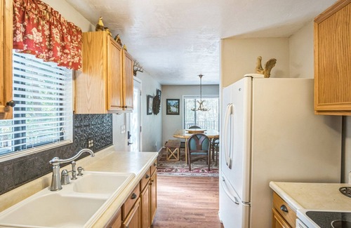 Pine House | Charming Woodland Retreat in Pine, AZ – Perfect for Nature Lovers & Pet Owners