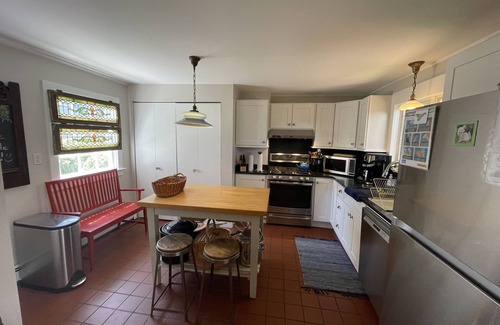 Edgartown House | Charming1700's Edgartown Village Cottage 5 Minute walk to Downtown