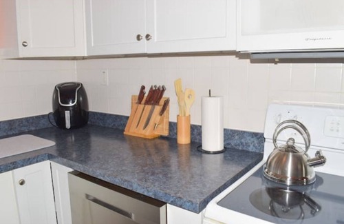 Downtown Apartment | Charmingly Historic King Suite in Downtown Clayton