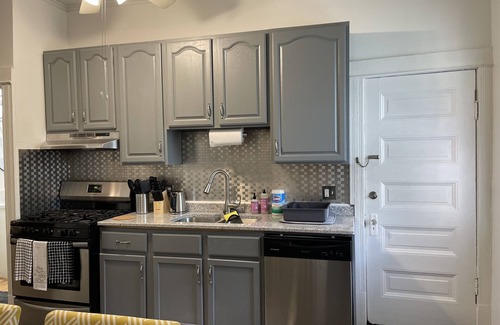 Summit Hill Apartment | Charmingly vintage 2BR near downtown - Unit 2