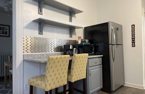Summit Hill Apartment | Charmingly vintage 2BR near downtown - Unit 2
