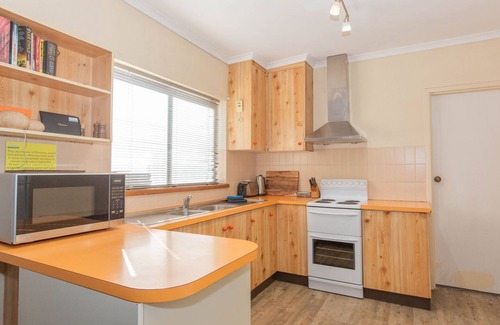 Jindabyne House | Charvel - 2/35 Gippsland Street