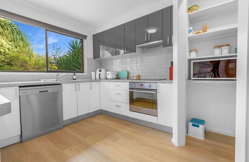 Lake Bunga House | Chasing beach days or a relaxing break, this home has everything you need