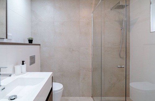 Willow Vale House | Chat for discounts - Canopy