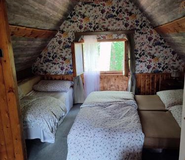 Rovensko pod Troskami Cabin | Chata na vrcholu Boreckých skal