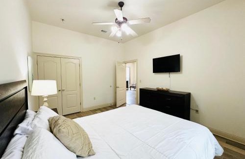 Pine Grove Apartment | Chateau 1