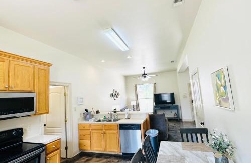 Pine Grove Apartment | Chateau 16