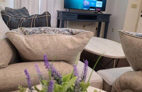 Pine Grove Apartment | Chateau 4