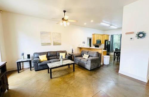 Pine Grove Apartment | Chateau 5
