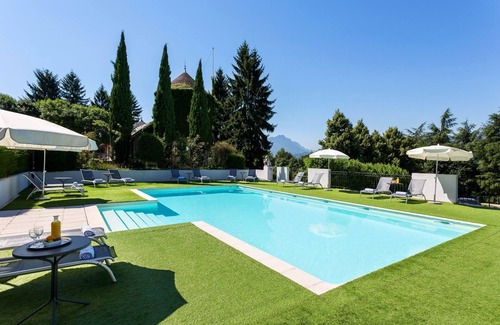 Chambery Apartment | Chateau Authentique avec piscine dans les Vignes