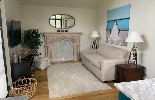 Central Okanagan House | Chateau Calcaire Carriage House
