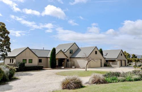 Clarence Point House | Chateau Clarence & Petite Chateau Luxurious Waterfront Retreat