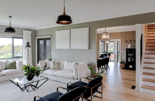 Clarence Point House | Chateau Clarence & Petite Chateau Luxurious Waterfront Retreat