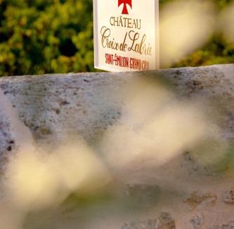 Saint-Christophe-des-Bardes Bed & Breakfast | CHATEAU CROIX DE LABRIE