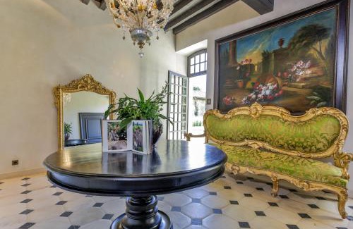 Saint-Georges-de-Montclard Hotel | CHATEAU DE LASCOUPS