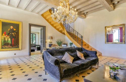 Saint-Georges-de-Montclard Hotel | CHATEAU DE LASCOUPS