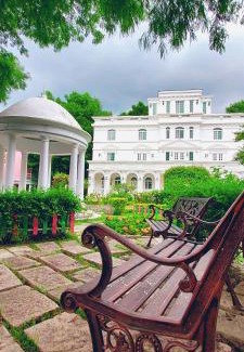 Puli House | Chateau de Olliere