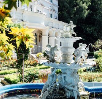 Puli House | Chateau de Olliere
