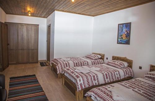 Kozichino House | Chateau Erkech Triple Room