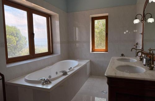 Lakopetra Villa | Chateau Retreat