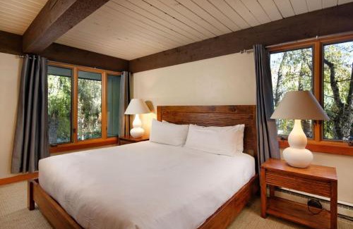 Aspen House | Chateau Roaring Fork Unit 3, Condo with Deck and River Views, 4 Blocks from Downtown Aspen