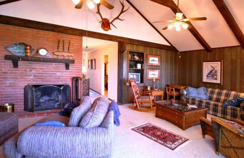 Negreet House | Chateau Rouge-3 BR / 2 1/2 Baths*Sleeps 10*Lakefront House is great for a group