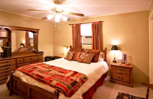 Negreet House | Chateau Rouge-3 BR / 2 1/2 Baths*Sleeps 10*Lakefront House is great for a group