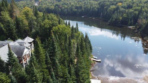 Val-des-Lacs Ski Chalet | Chateau Val-des-Lacs Absolute luxury by the lake