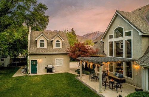Snowbird House | Chateau Woodlands in Salt Lake with Guesthouse and Hot Tub