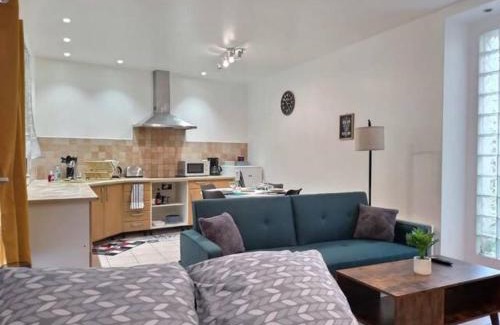 Chatenay-Malabry Apartment | CHATENAY 4 · Cozy Studio with car park and terrace