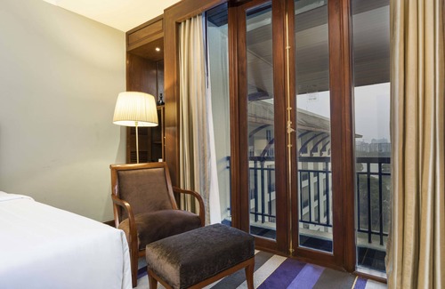 Kandawgyi Lake Area Hotel | Chatrium Hotel Royal Lake Yangon