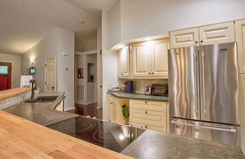 McDonald House | Chattanooga Country Home + Large Pool + Firepit + Ping Pong Table + WiFi+SmartTV