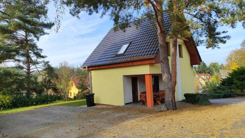 Tyn nad Vltavou Apartment | Chaty Koloděje-ubytování u řeky v soukromém areálu-Yellow