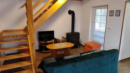 Tyn nad Vltavou Apartment | Chaty Koloděje-ubytování u řeky v soukromém areálu-Yellow