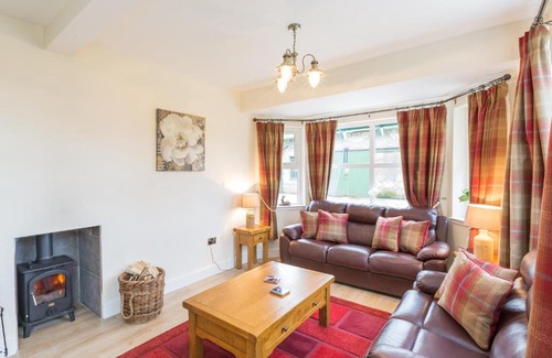 Blairgowrie House | Chauffeur's Cottage with Hot Tub